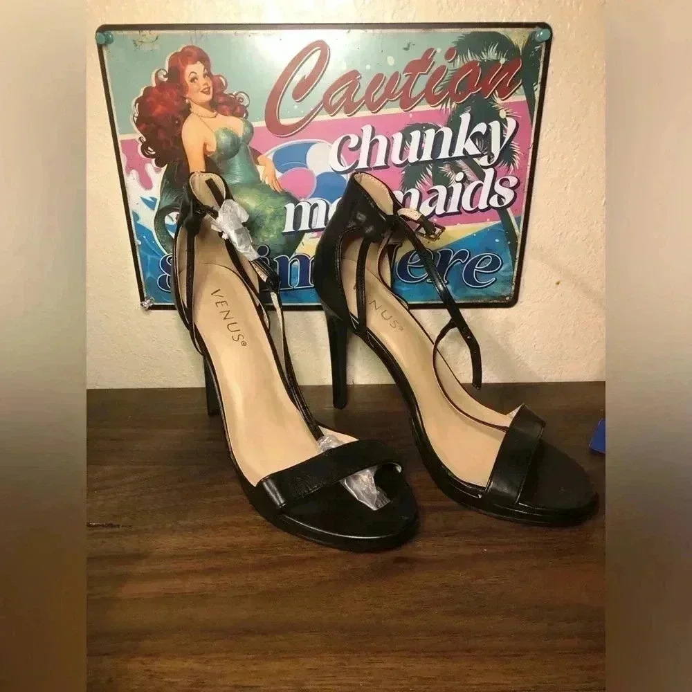 Black heels size 7